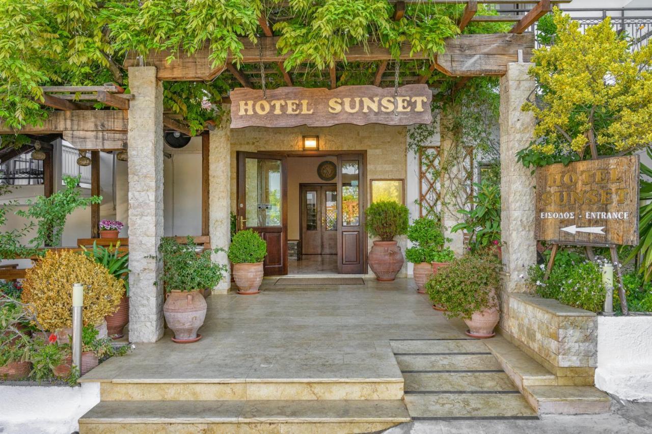 אואוראנואופולי Sunset Hotel מראה חיצוני תמונה